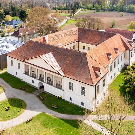 Otel Bildungshaus Schloss Retzhof